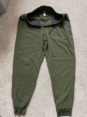 Men's Olive Green Cargo Jogger Pants with Utility Pockets